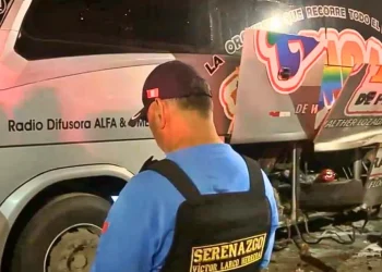 Personal de Serenazgo inspecciona el bus de Armonía 10 tras ataque con explosivos en Trujillo