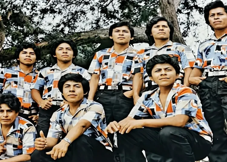 Integrantes de la agrupación de cumbia piurana Cantaritos de Oro en su juventud