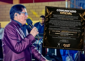 Pascualillo Coronado cantando en un escenario junto a un comunicado oficial anunciando su fallecimiento.